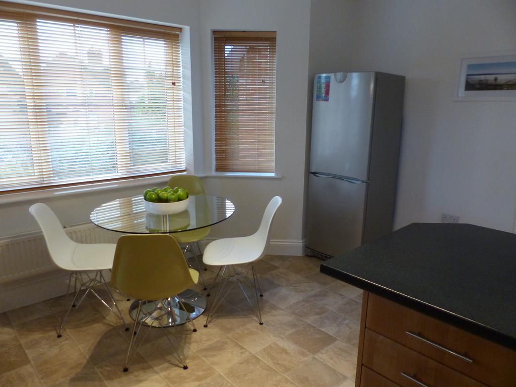 St Raphael House, City Centre Charming Apartments Basingstoke Exterior photo